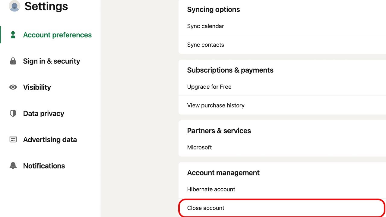 Bạn cuộn xuống dưới cùng và nhấp vào Close account Bạn cuộn xuống dưới cùng và nhấp vào Close account