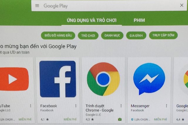 gõ từ khóa "YouTube" vào ô tìm kiếm trong CH Play của Tivi gõ từ khóa "YouTube" vào ô tìm kiếm trong CH Play của Tivi