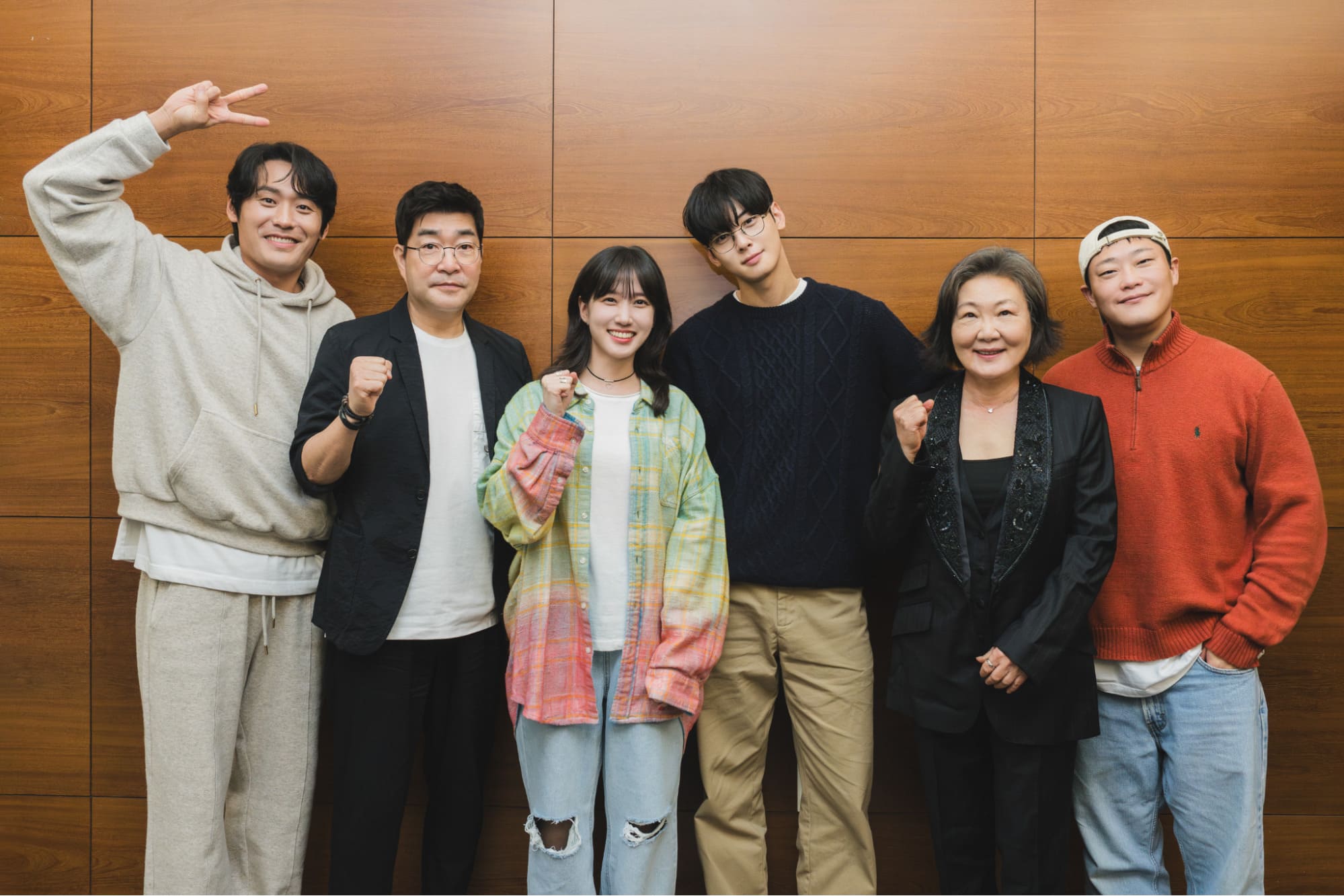 Hành trình kỳ lạ của những người bạn trẻ.