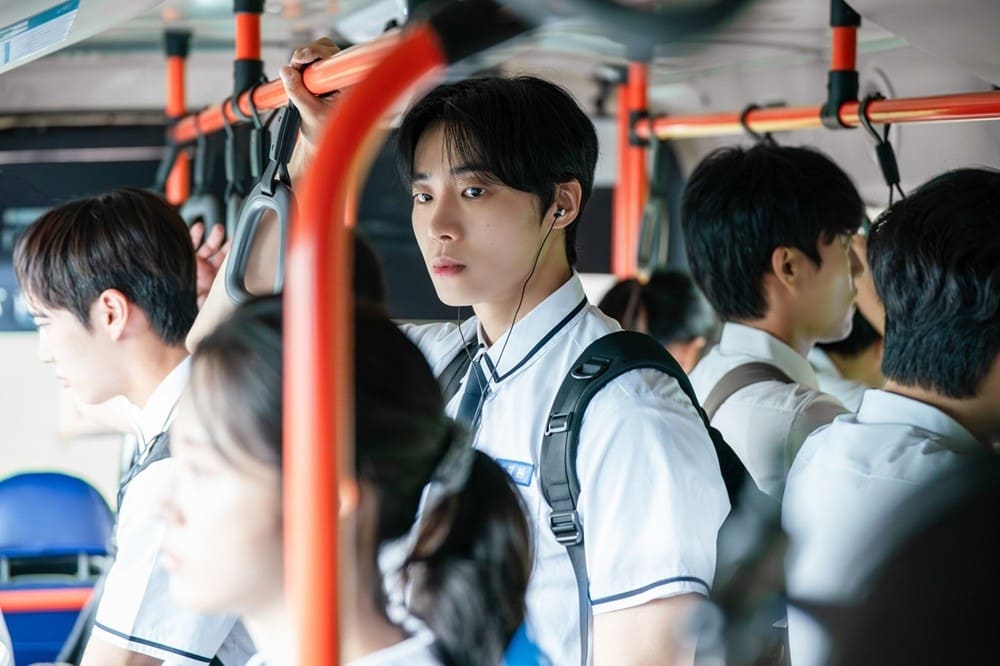 Một tình yêu mong manh giữa ký ức có thể biến mất bất cứ lúc nào.